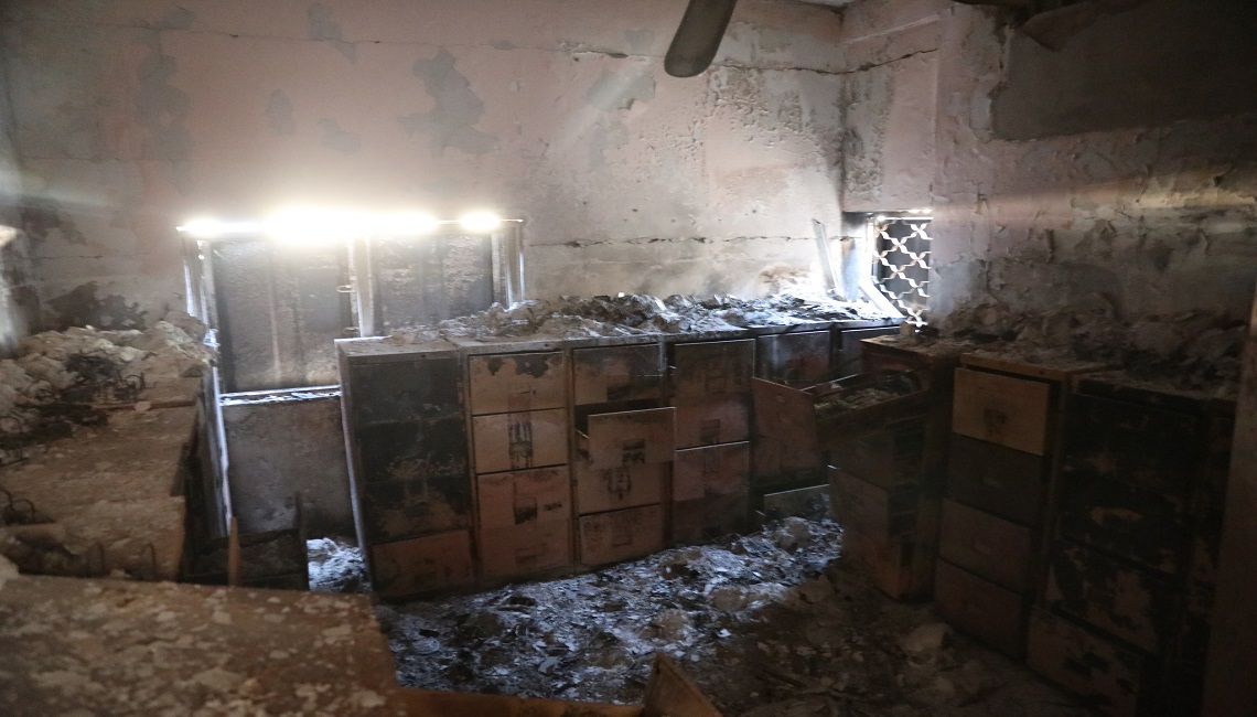  الاحتلال يحرق ويدمر مبنى الأرشيف المركزي بغزة ويعدم آلاف الوثائق التاريخية