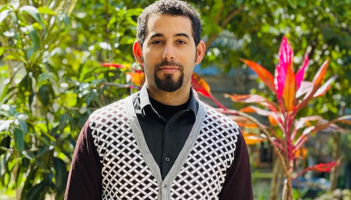  الشاعر الفلسطيني مصعب أبو توهة يفوز بجائزة بوليتزر عن مقالات توثق معاناة غزة 