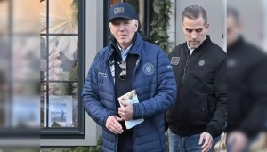 بايدن يقتني كتاب