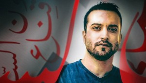 مختبئا خلف قناع بلون