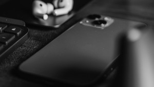 العالم يلفظ منصات